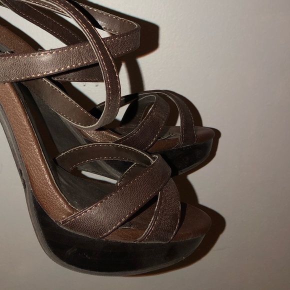 Brown heels - Picture 2 of 3